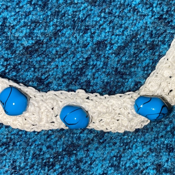 Vintage beautiful handmade crochet semiprecious turquoise beaded necklace. - Picture 4 of 4